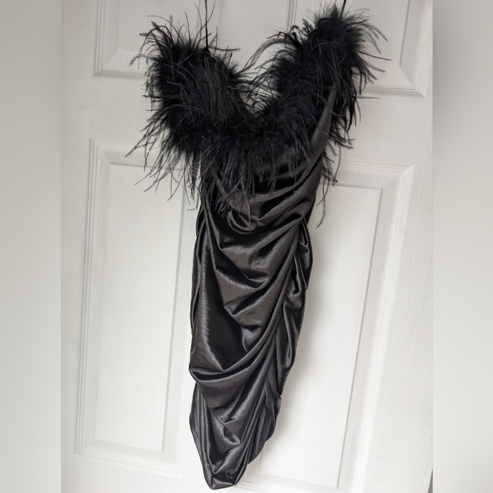 Chic Feathered LBD 🔥